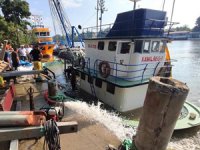 Sakarya'da su alan balıkçı teknesi batmaktan kurtarıldı