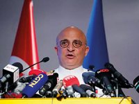 MKM’nin koordinatörü Tuğamiral Özcan Altunbulak, TSK’den istifa etti.
