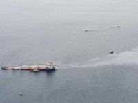 Cebelitarık'ta karaya oturan yük gemisinde yakıt sızıntısı meydana geldi