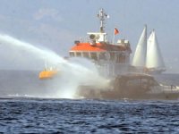 Bodrum'da demirli yat alev alev yandı