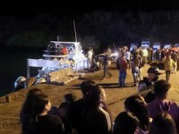 Galapagos Adaları'nda turist teknesi battı