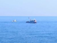 Kocaeli'de tekne alabora oldu! Denize düşen kişiyi arama çalışmaları sürüyor