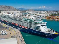 Lüks yolcu gemisi Mein Schiff 6 Antalya’ya geldi