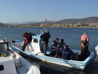 İzmir'de denize düşen balıkçı kayboldu