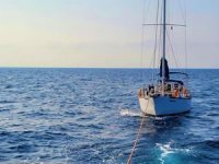 Bozburun açıklarında sürüklenen tekneyi KIYEM ekipleri kurtardı