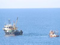 Kocaeli'de alabora olan balıkçı teknesi bulunduğu yerden çıkarıldı
