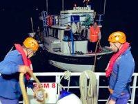 Riva açıklarında arızalanan tekne kurtarıldı