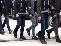 Foça’da göçmen kaçakçılığı yapan 8 kişi tutuklandı