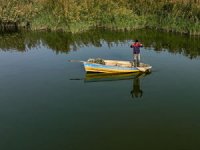 Suyu azalan Belevi Gölü balıkçılara ekmek kapısı olmayı sürdürüyor