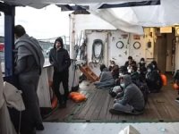 İtalya yetişkin erkeklerin göçmen gemisinden inmesine izin vermiyor