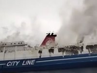 Endonezya'da turist gemisinde yangın