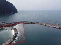 Bartın'da fırtınada yıkılan mendirek için onarım çalışmaları başladı