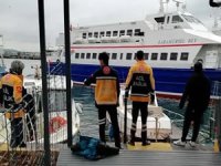 Vapurdan denize yolcu düştü, korku dolu anlar kameraya yansıdı