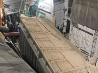 Seyir halindeki Ro-Ro gemisinde bulunan tır devrildi