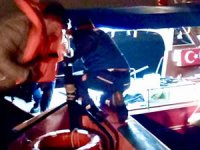 Maltepe'de karaya oturan teknedeki 9 kişi ekiplerce kurtarıldı