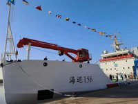 Çin’in en büyük buz kıran gemisi hizmete girdi