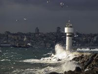 İstanbul'da lodos nedeniyle bazı vapur seferleri iptal edildi