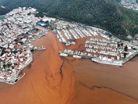 Marmaris'te denizin rengi kahverengiye döndü