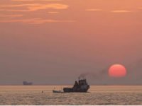 İran, 400 bin litre kaçak akaryakıt taşıyan 5 gemiye el koydu