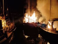 Bodrum'da çıkan yangında 4 teknede hasar oluştu