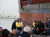 Tuzla’da gemide çalışan işçi 7 metreden düşerek yaralandı