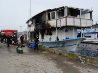 Marinada yanan tekne kullanılamaz hale geldi