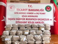 Mersin'de baharat paketlerine gizlenmiş 35 kilogram esrar ele geçirildi