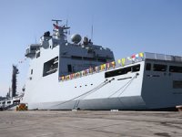 Pakistan'dan yardım malzemesi taşıyan ikinci askeri gemi Mersin Limanı'na geldi