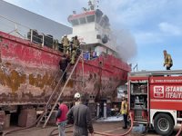 Tuzla'da bakımdaki yük gemisinde çıkan yangın söndürüldü