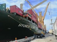 Katar'dan 586 adet yaşam konteyneri daha İskenderun'a geldi