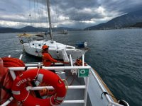 Fethiye'de denizde sürüklenen tekne kıyıya yanaştırıldı