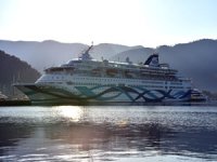 "Crown İris" kruvaziyeri İsrailli turistleri Marmaris'e taşıdı