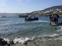 Yunanistan'ın Mikonos adası açıklarında göçmen taşıyan tekne battı: 3 ölü, 12 kayıp