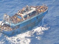 Frontex, Yunanistan açıklarındaki göçmen teknesinde yaşanan facia öncesi görüntüleri yayınladı