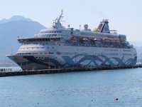 "Crown İris" kruvaziyeri 1650 İsrailli turistle Alanya'ya geldi