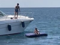 Deniz yatağında uyuyakaldı, 4 mil açıkta kurtarıldı