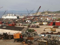 Aliağa’da iki gemi tehlikeli atık envanteri bildirilmeden söküldü