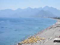 Antalya'da sıcak hava etkili oluyor