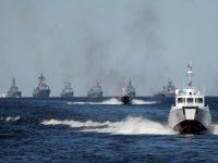 Çin ve Rusya donanmasına ait 11 gemi Japonya'nın güney adaları yakınlarından geçti