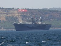 ABD Donanması'na ait USS Mount Whitney Çanakkale Boğazı'ndan geçti