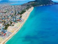 Alanya'da denizde erkek cesedi bulundu