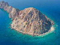 Deniz ve kumuyla ünlü Suluada'da tur tekneleri için "plaja mesafeli bağlama yeri" talebi