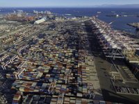 ABD'nin batı kıyısındaki liman işçileri altı yıllık yeni sözleşmeyi onayladı