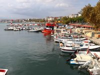 Balıkçılar poyraz nedeniyle 2 gündür denize çıkamıyor