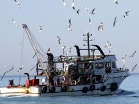 Akçakoca'da balıkçılar, olumsuz hava koşulları nedeniyle denize açılamadı