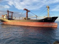 Çanakkale Boğazı'nda dümeni arızalanan gemi güvenli bölgeye demirledi