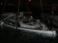 Mersin'de yelkenli tekne battı