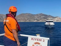 Marmaris açıklarında sürüklenen tekne kurtarıldı