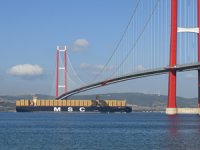 Dünyanın en büyük konteyner gemilerinden "MSC Türkiye" Çanakkale Boğazı'ndan geçti