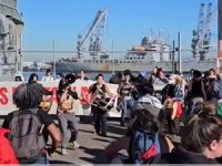 ABD'de İsrail'e silah taşıyan geminin bulunduğu limanda gösteri düzenlendi